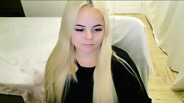 Snapshot of lovely-eyes chatting on March 18, 2025, 3:09 am lovely-eyes online show from March 18, 2025, 3:09 am