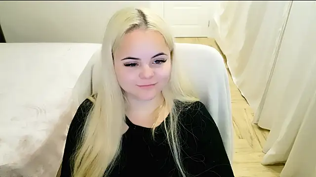 Snapshot of lovely-eyes chatting on March 18, 2025, 9:32 pm lovely-eyes online show from March 18, 2025, 9:32 pm