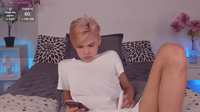 Snapshot of Felix_Rey chatting on February 4, 2025, 1:23 am Felix Rey online show from February 4, 2025, 1:23 am