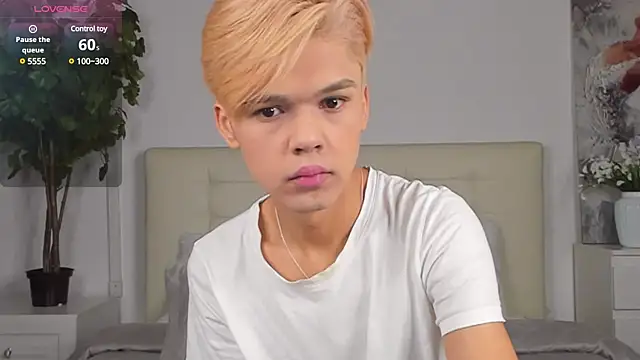 Snapshot of Felix_Rey chatting on February 6, 2025, 4:03 pm Felix Rey online show from February 6, 2025, 4:03 pm