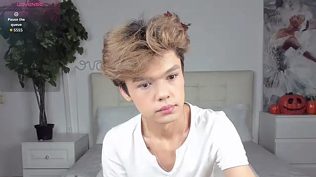 Snapshot of Felix_Rey chatting on November 6, 2025, 1:45 pm Felix Rey online show from November 6, 2025, 1:45 pm