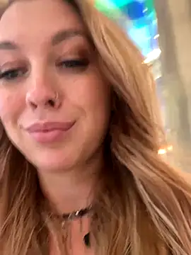 Snapshot of Sweet___Emily chatting on December 3, 2024, 2:38 pm Sweet Emily online show from December 3, 2024, 2:38 pm