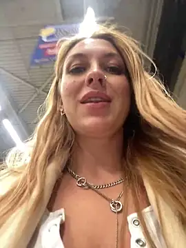 Snapshot of Sweet___Emily chatting on December 4, 2024, 8:51 pm Sweet Emily online show from December 4, 2024, 8:51 pm