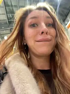 Snapshot of Sweet___Emily chatting on December 14, 2024, 6:41 pm Sweet Emily online show from December 14, 2024, 6:41 pm