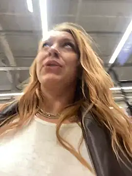 Snapshot of Sweet___Emily chatting on December 28, 2024, 10:55 pm Sweet Emily online show from December 28, 2024, 10:55 pm