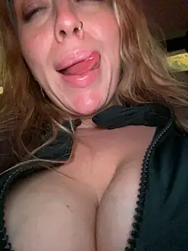 Snapshot of Sweet___Emily chatting on January 5, 2025, 8:10 pm Sweet Emily online show from January 5, 2025, 8:10 pm