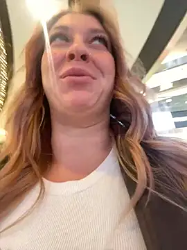 Snapshot of Sweet___Emily chatting on January 17, 2025, 2:28 pm Sweet Emily online show from January 17, 2025, 2:28 pm