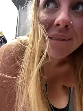 Snapshot of Sweet___Emily chatting on March 12, 2025, 8:19 am Sweet Emily online show from March 12, 2025, 8:19 am