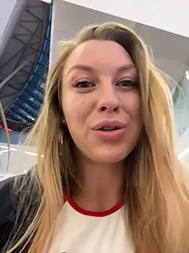 Snapshot of Sweet___Emily chatting on November 18, 2025, 1:37 pm Sweet Emily online show from November 18, 2025, 1:37 pm