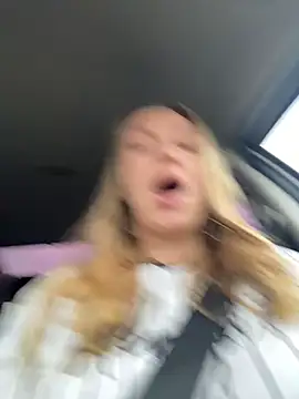 Snapshot of Sweet___Emily chatting on November 23, 2025, 12:05 pm Sweet Emily online show from November 23, 2025, 12:05 pm