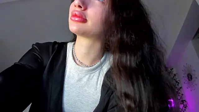 IreneVON online show from February 9, 2025, 6:01 am