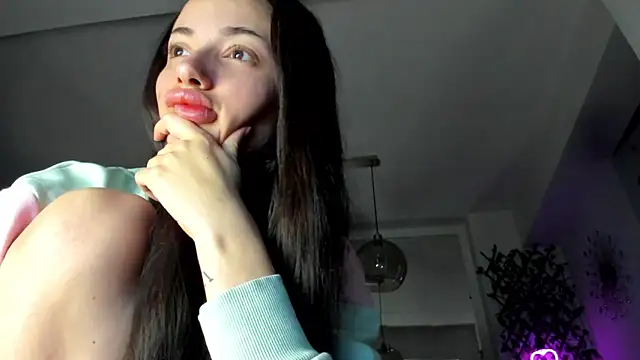 IreneVON online show from February 10, 2025, 3:42 pm