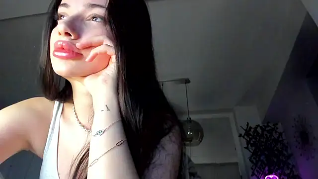 IreneVON online show from February 17, 2025, 3:42 pm