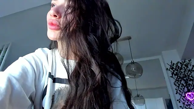 IreneVON online show from March 3, 2025, 6:26 am