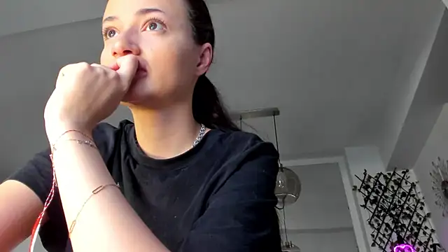 IreneVON online show from March 10, 2025, 5:33 am