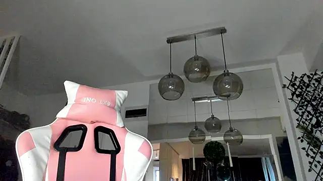 IreneVON online show from September 30, 2025, 4:39 am