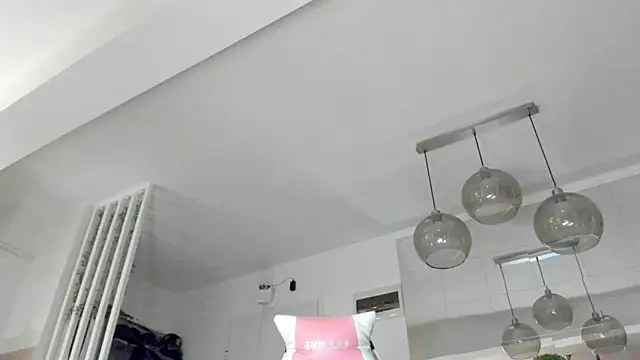 IreneVON online show from December 4, 2025, 4:11 am