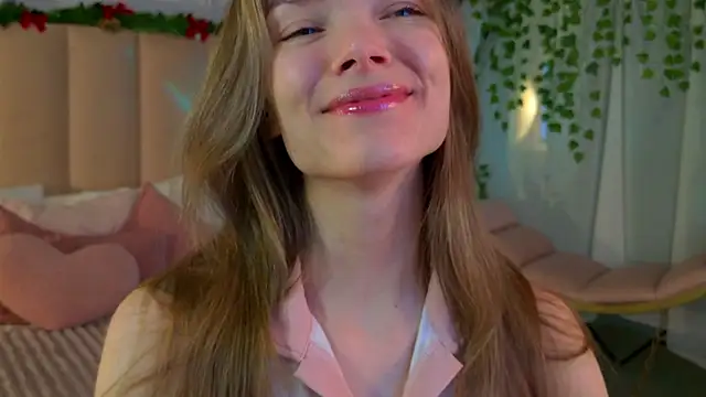 Snapshot of Eva_Natsumi chatting on December 14, 2024, 8:34 am Eva Natsumi online show from December 14, 2024, 8:34 am