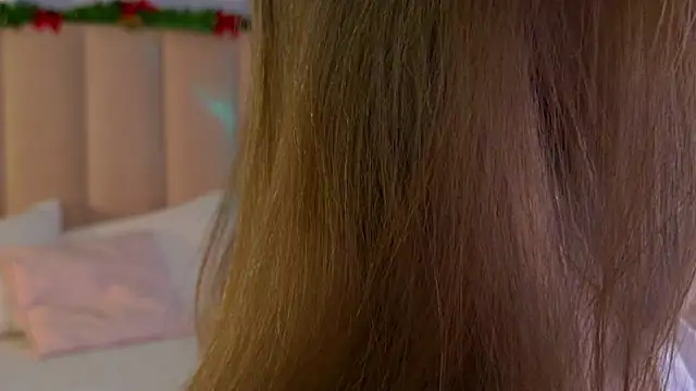 Snapshot of Eva_Natsumi chatting on December 16, 2024, 5:27 am Eva Natsumi online show from December 16, 2024, 5:27 am