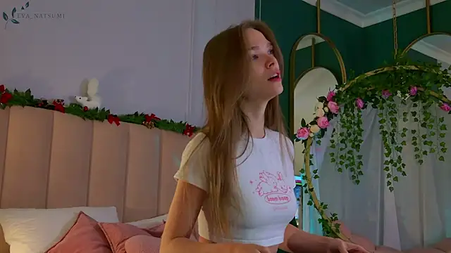 Snapshot of Eva_Natsumi chatting on December 16, 2024, 3:00 pm Eva Natsumi online show from December 16, 2024, 3:00 pm