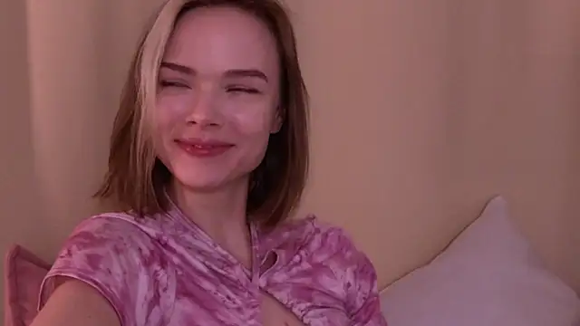 Snapshot of Eva_Natsumi chatting on February 3, 2025, 2:02 pm Eva Natsumi online show from February 3, 2025, 2:02 pm