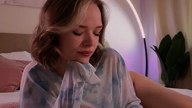 Snapshot of Eva_Natsumi chatting on February 12, 2025, 9:31 am Eva Natsumi online show from February 12, 2025, 9:31 am