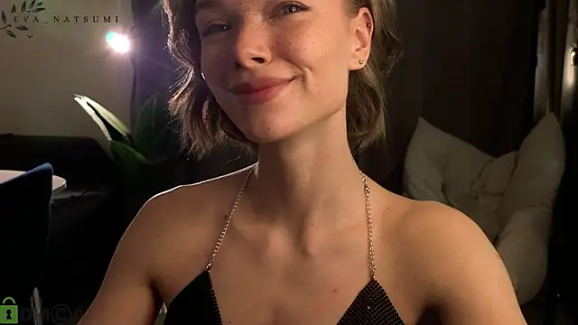 Snapshot of Eva_Natsumi chatting on October 25, 2025, 4:57 pm Eva Natsumi online show from October 25, 2025, 4:57 pm