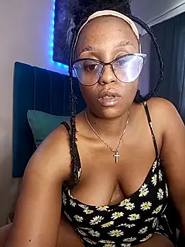 Queen-Chocolate online show from December 22, 2025, 2:03 pm