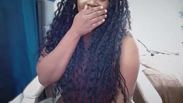 selena42 online show from April 28, 2026, 2:27 am