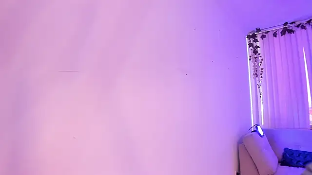 Bella ev online show from September 14, 2025, 4:28 pm