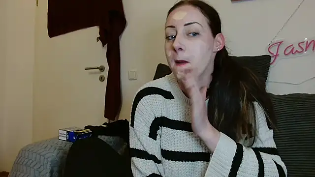 Jasmin-White online show from April 29, 2026, 7:09 pm
