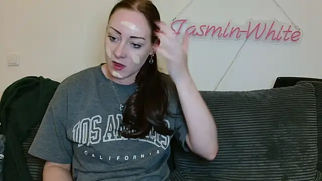 Snapshot of Jasmin-White chatting on June 9, 2026, 7:14 pm Jasmin-White online show from June 9, 2026, 7:14 pm