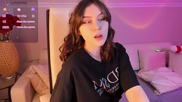 Snapshot of UnaMedison chatting on December 6, 2024, 9:32 am UnaMedison online show from December 6, 2024, 9:32 am