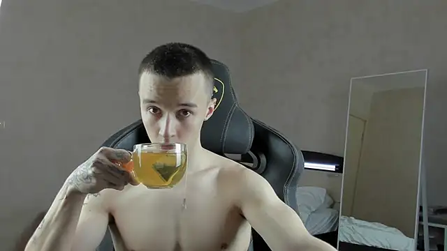 MasonWarholl online show from December 23, 2024, 10:33 pm