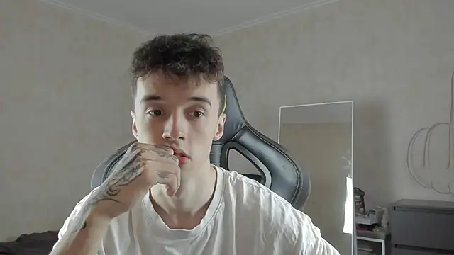 MasonWarholl online show from October 6, 2025, 9:07 am