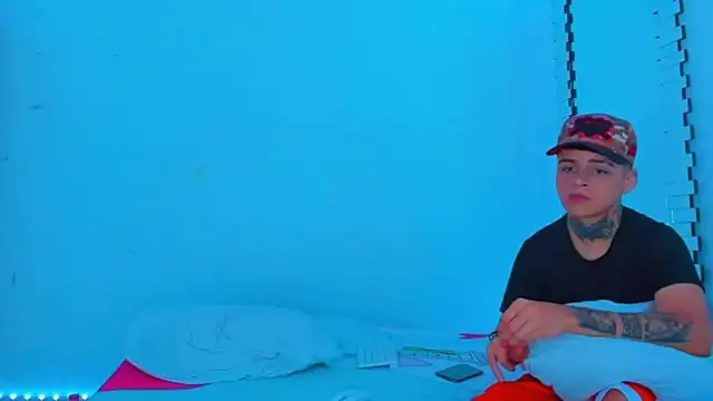 Snapshot of HOT_boy2025 chatting on January 21, 2025, 2:22 am HOT boy2025 online show from January 21, 2025, 2:22 am