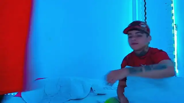 Snapshot of HOT_boy2025 chatting on February 3, 2025, 12:47 am HOT boy2025 online show from February 3, 2025, 12:47 am