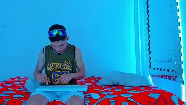 Snapshot of HOT_boy2025 chatting on March 3, 2025, 10:20 pm HOT boy2025 online show from March 3, 2025, 10:20 pm