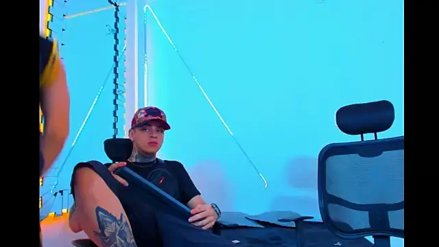 Snapshot of HOT_boy2025 chatting on September 10, 2025, 8:03 am HOT boy2025 online show from September 10, 2025, 8:03 am