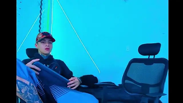 Snapshot of HOT_boy2025 chatting on September 19, 2025, 5:20 am HOT boy2025 online show from September 19, 2025, 5:20 am