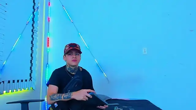 Snapshot of HOT_boy2025 chatting on September 27, 2025, 11:43 pm HOT boy2025 online show from September 27, 2025, 11:43 pm