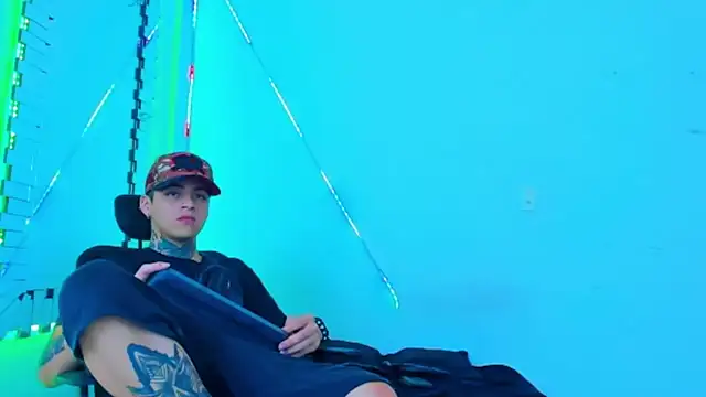 Snapshot of HOT_boy2025 chatting on September 28, 2025, 3:50 pm HOT boy2025 online show from September 28, 2025, 3:50 pm