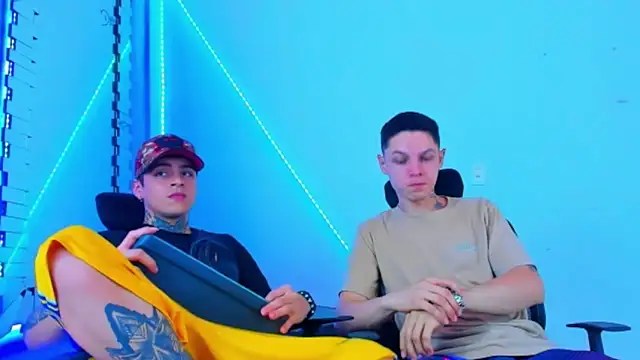 Snapshot of HOT_boy2025 chatting on October 12, 2025, 3:49 am HOT boy2025 online show from October 12, 2025, 3:49 am