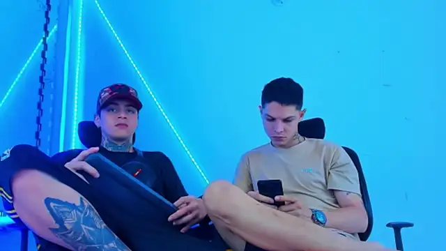 Snapshot of HOT_boy2025 chatting on October 14, 2025, 12:00 am HOT boy2025 online show from October 14, 2025, 12:00 am