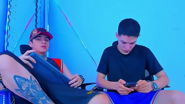 Snapshot of HOT_boy2025 chatting on October 17, 2025, 12:36 am HOT boy2025 online show from October 17, 2025, 12:36 am