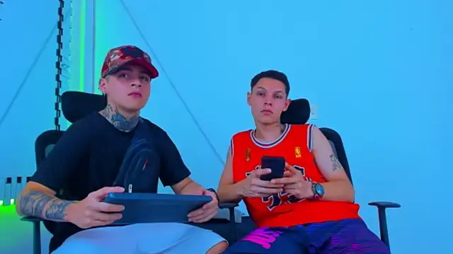 Snapshot of HOT_boy2025 chatting on November 3, 2025, 9:27 pm HOT boy2025 online show from November 3, 2025, 9:27 pm