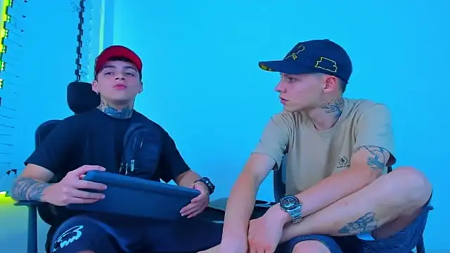 Snapshot of HOT_boy2025 chatting on November 13, 2025, 4:33 am HOT boy2025 online show from November 13, 2025, 4:33 am