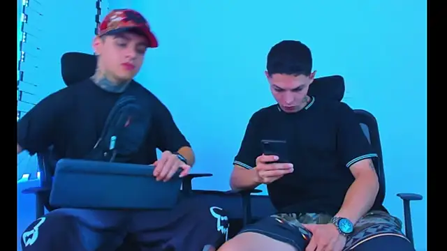 Snapshot of HOT_boy2025 chatting on November 16, 2025, 1:55 am HOT boy2025 online show from November 16, 2025, 1:55 am