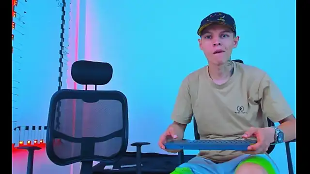 Snapshot of HOT_boy2025 chatting on November 20, 2025, 3:18 am HOT boy2025 online show from November 20, 2025, 3:18 am