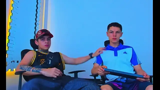 Snapshot of HOT_boy2025 chatting on November 30, 2025, 5:06 pm HOT boy2025 online show from November 30, 2025, 5:06 pm